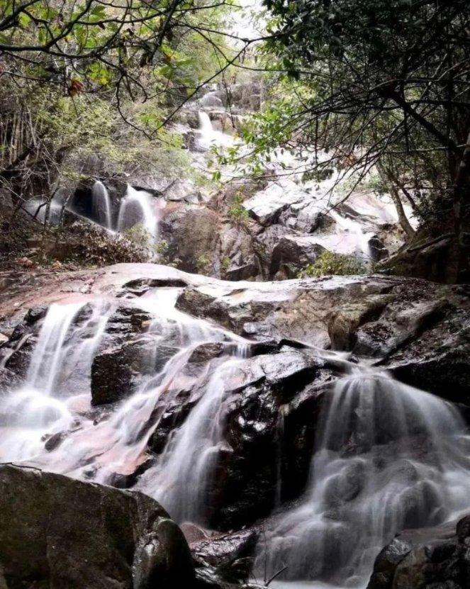小蓝球向上跳